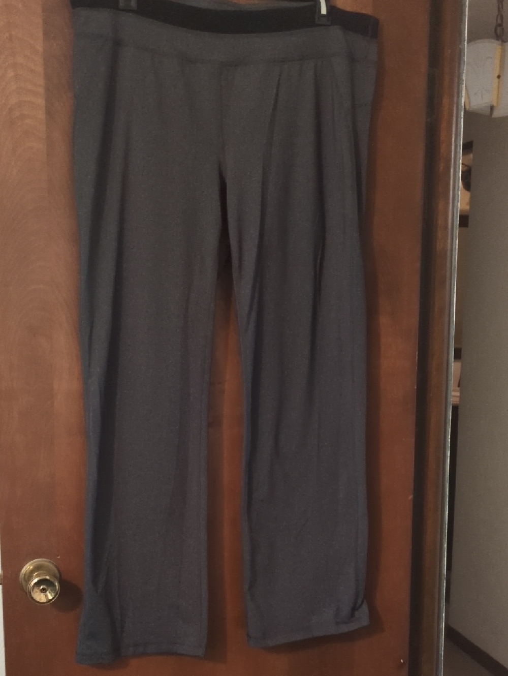 tek gear Men's Straight-Leg Pants in Charcoal
